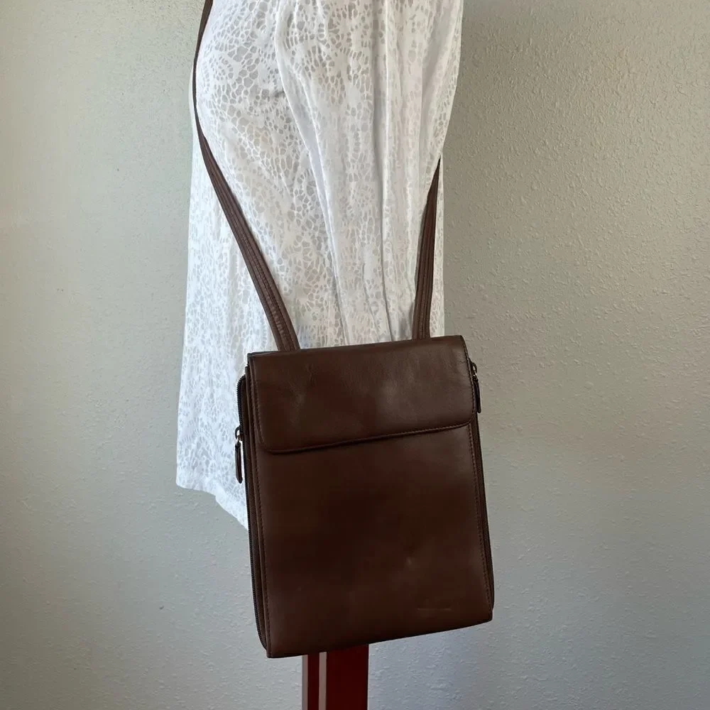 Leather Shoulder Purse EUC